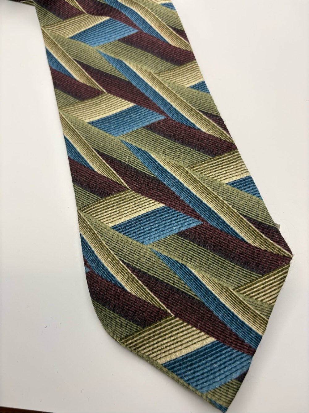 Jhane Barnes Original Fabric 100% Silk Tie Geometric Design 3 3/4" Wide 58" long